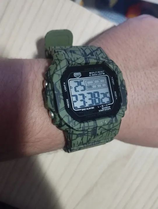 Men's Shock-Resistant Camouflage Watch R$:80 Reais