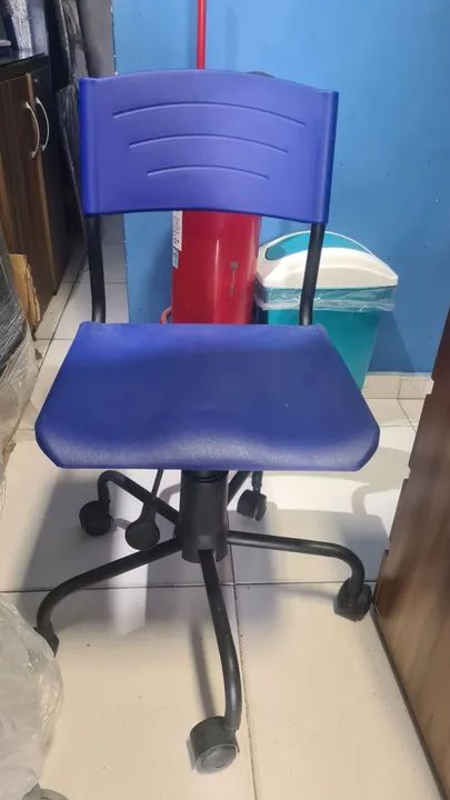 Cadeira giratória  escritório  em polipropileno  - Foto 2