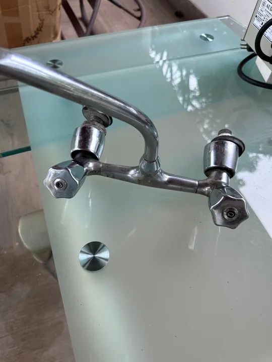 Torneira dupla de metal  - Foto 2