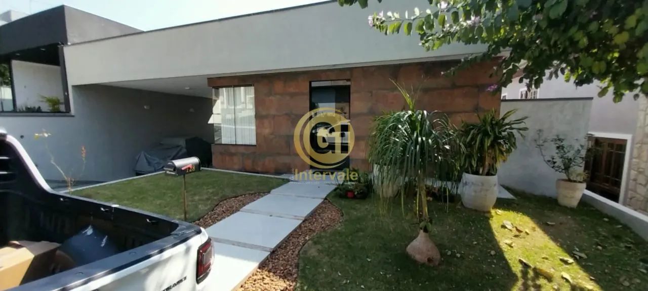 CASA EM CONDOMÍNIO PARA LOCAÇÃO - JARDIM COLEGINHO - JACAREI/SP 3 suites sendo uma com clo