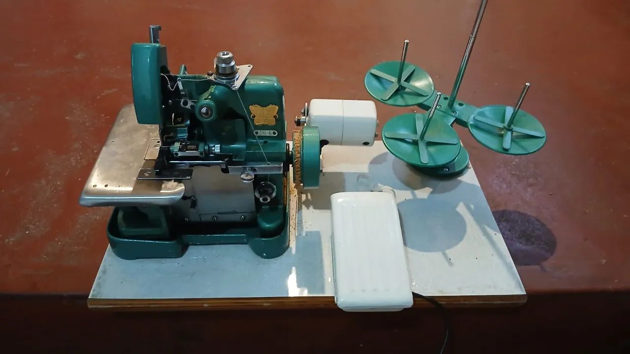 Máquina de costura 100% funcionando