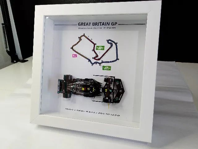 Quadro com miniatura F1 Mercedes Lewis #44 - Foto 4