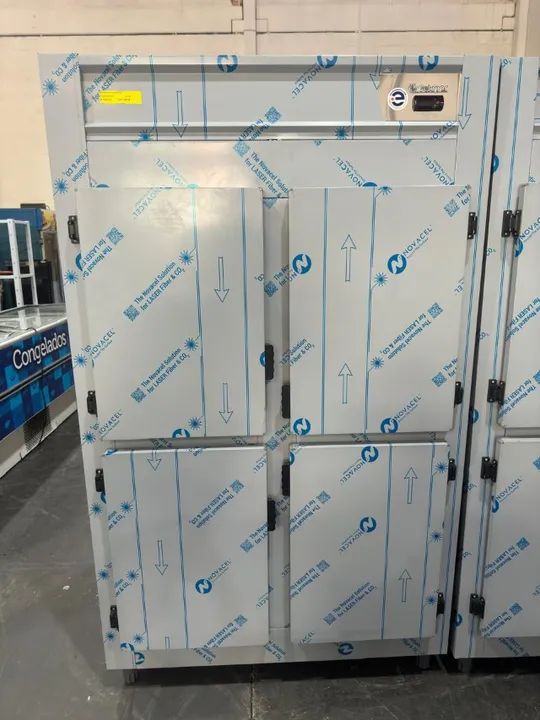 Geladeira comercila 4 portas com aquecimento 1050 litros NOVA