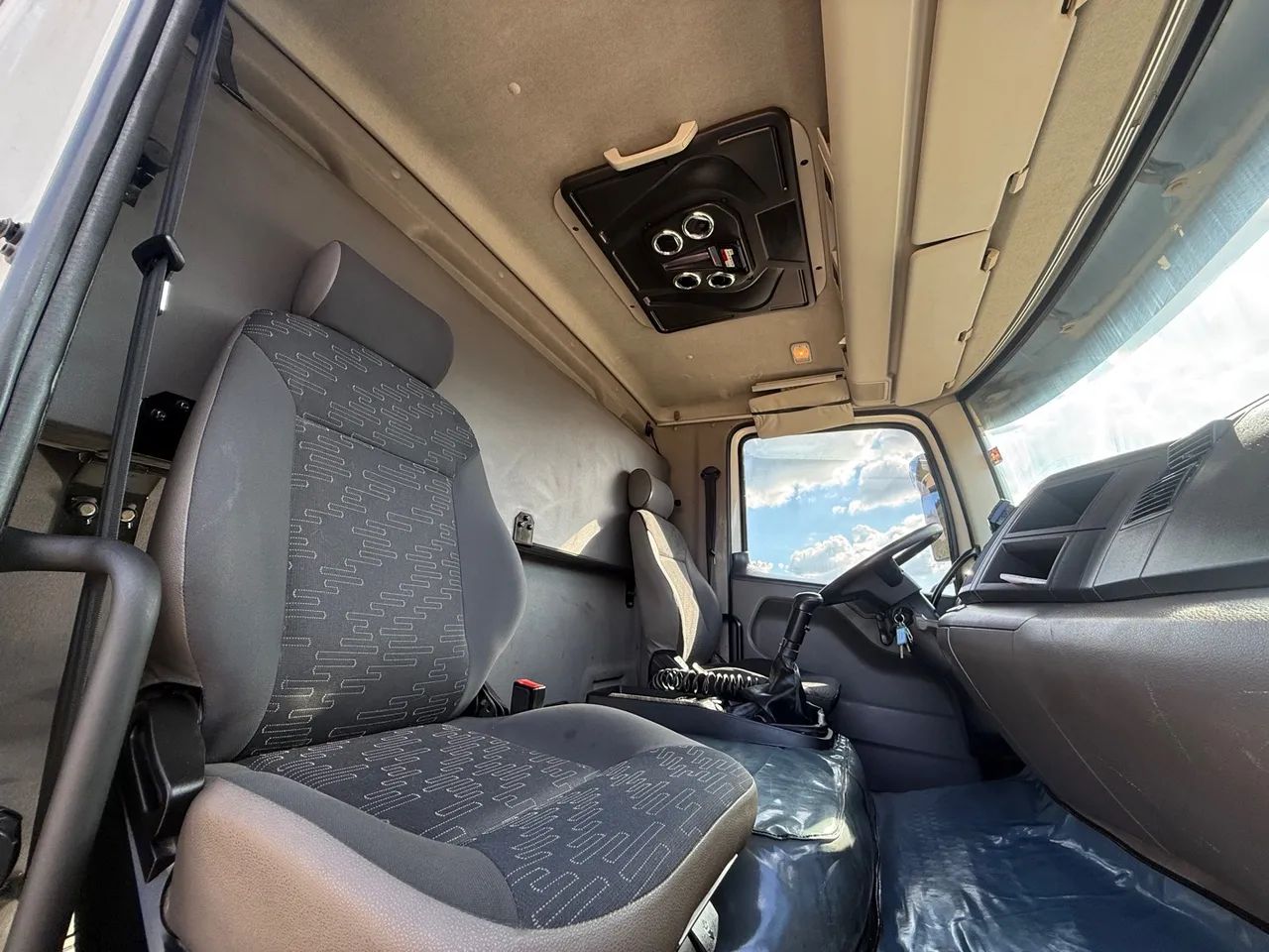 Caminhão VW Constellation 24.280 6x2 Caçamba - Foto 11