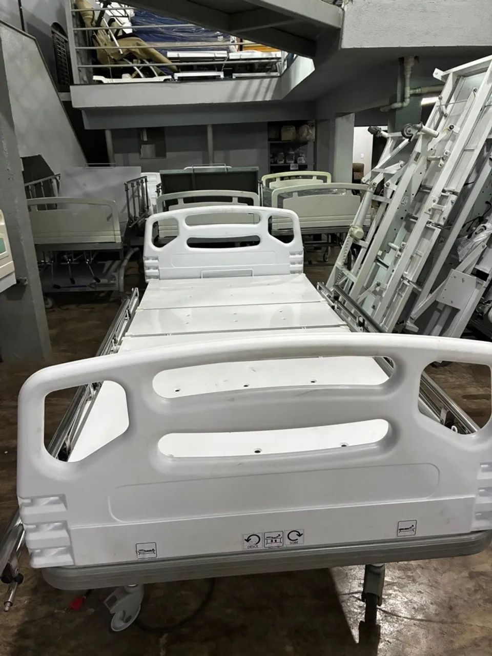 Cama hospitalar motorizada 2 movimentos  - Foto 2