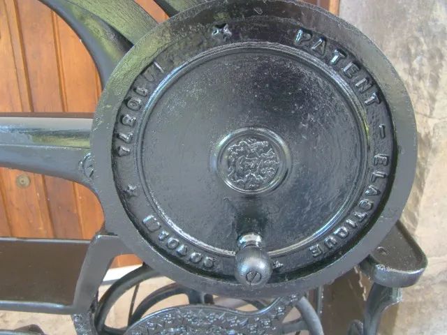 Máquina de costura Elastique antiga64292885334275123