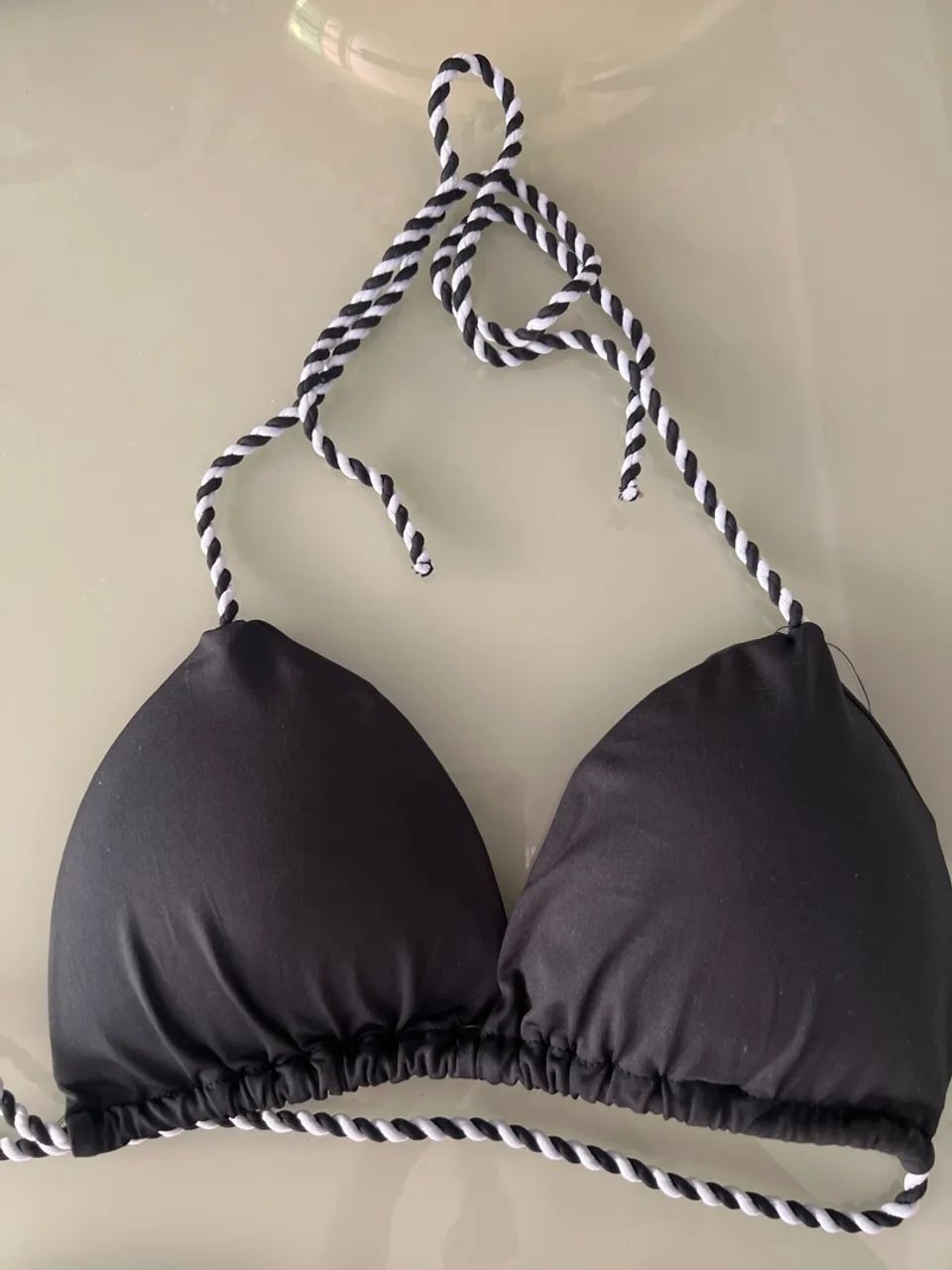 Biquíni preto com detalhes em corda - Foto 2