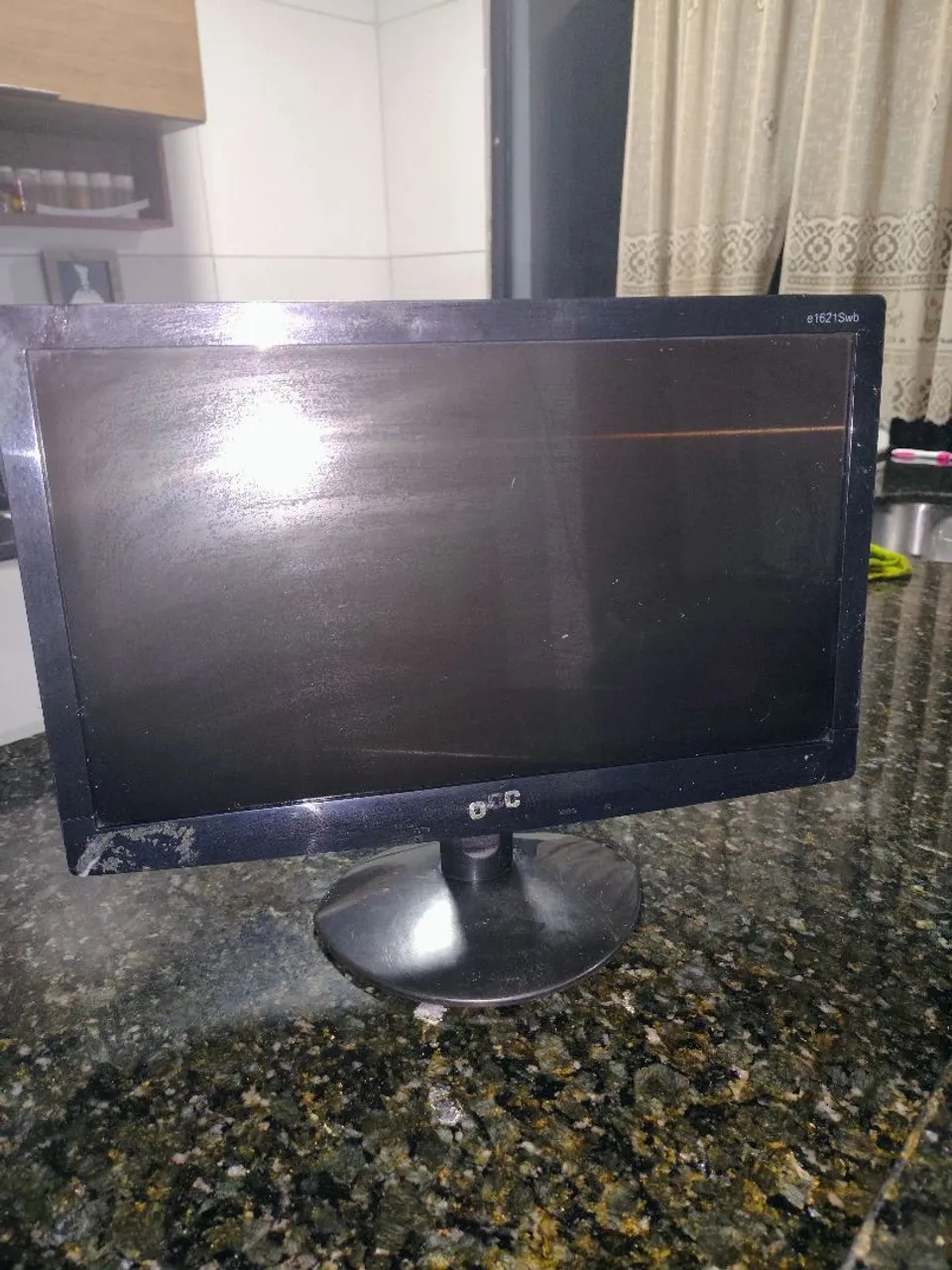 Monitor DFC e1621Swb