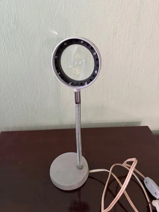 Luminária de Mesa Antiga com Lente de Aumento. Lupa luz - Foto 4