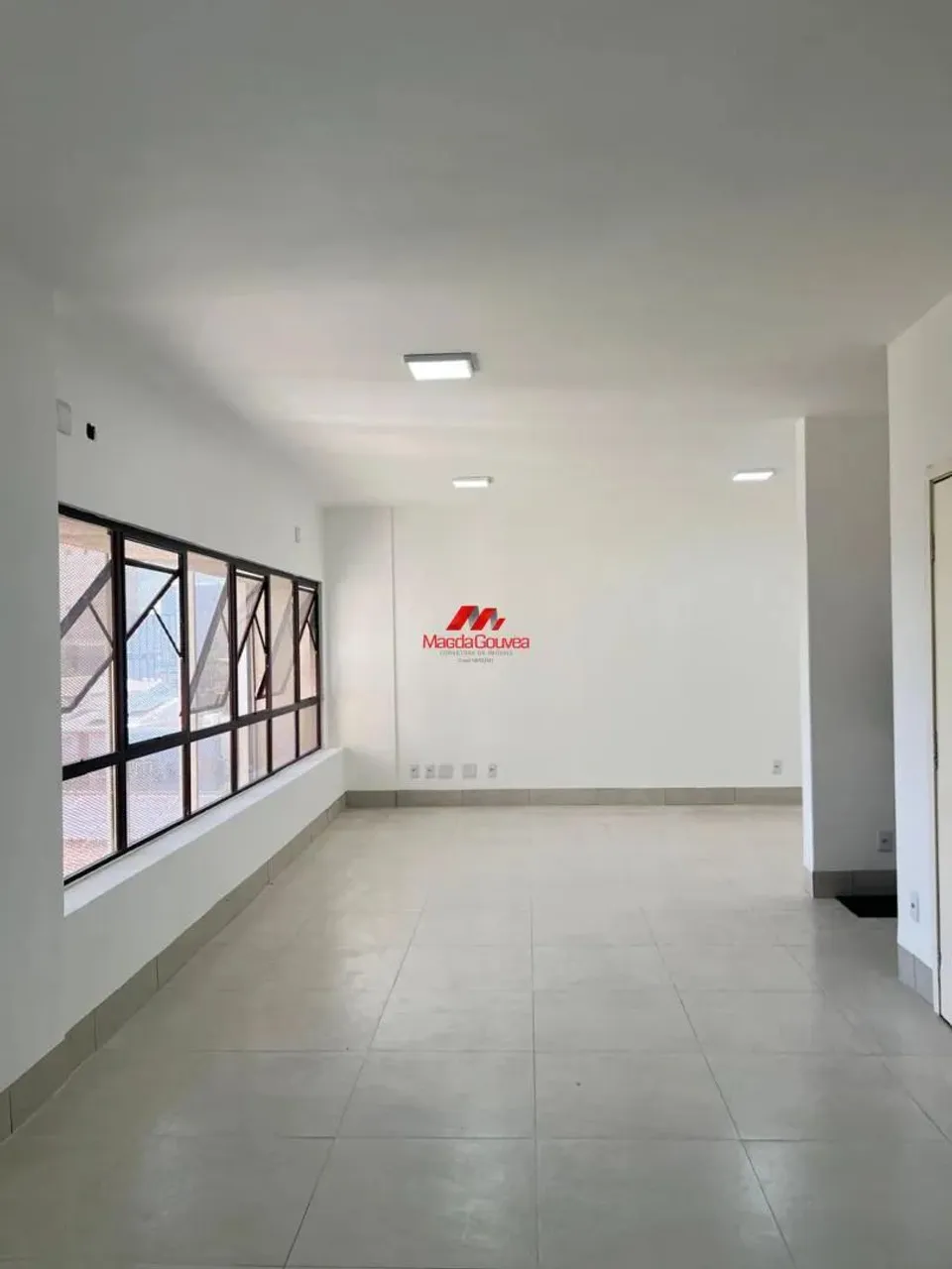 SALA COMERCIAL À VENDA, 44M², TODA REFORMADA, SOL DA MANHÃ, ED. MASTER CENTER, PARALELO À