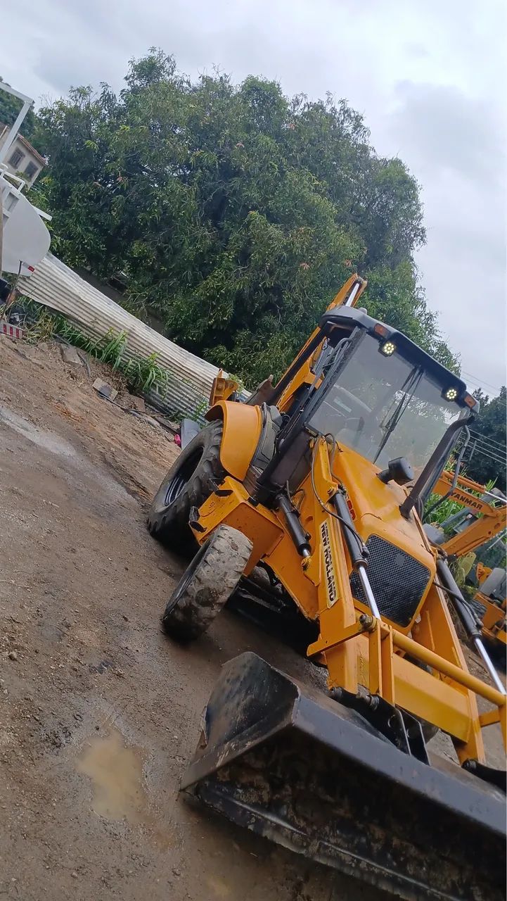 Retroescavadeira LB 90 ano 2010