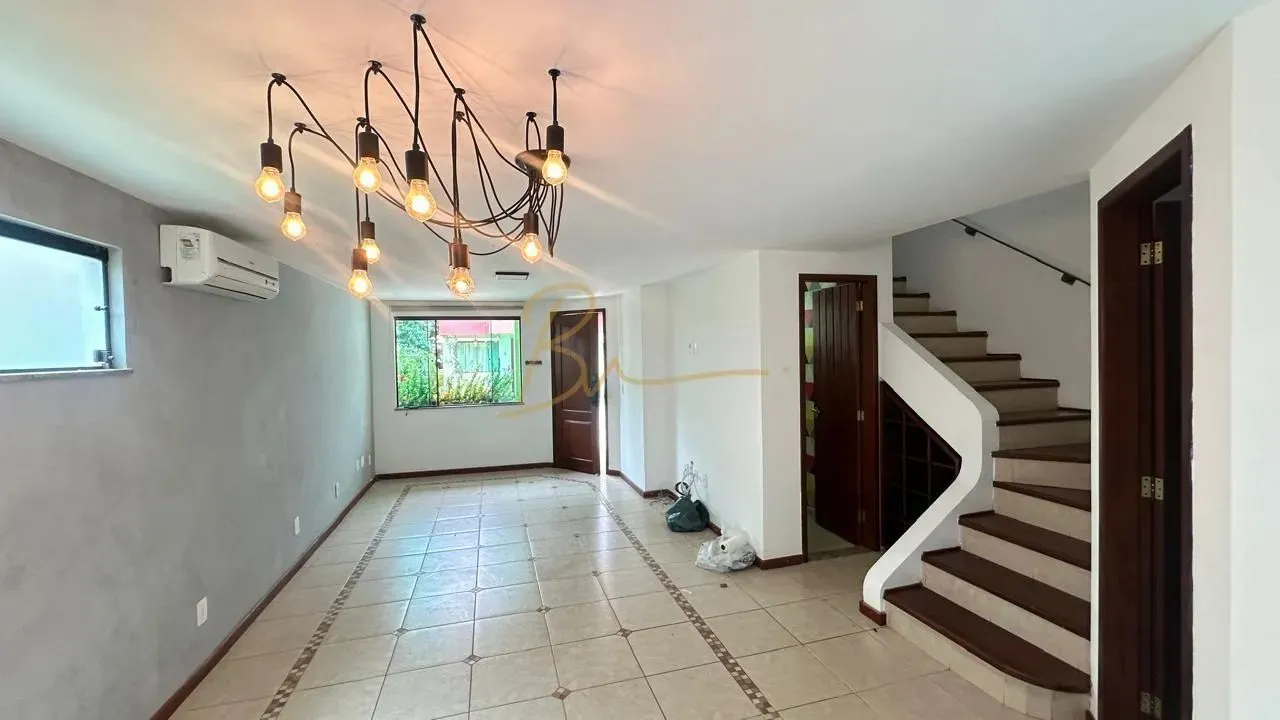 Casa em Condomínio para Locação em Cabo Frio, Palmeiras, 3 dormitórios, 1 suíte, 4 banheir