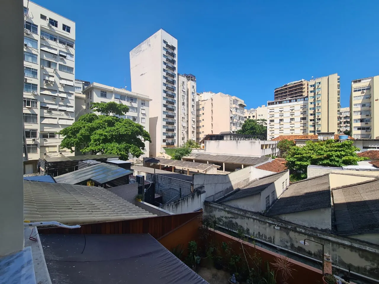 Ipanema! Sala e quarto de fundos com vaga de garagem, 50Mtrs!