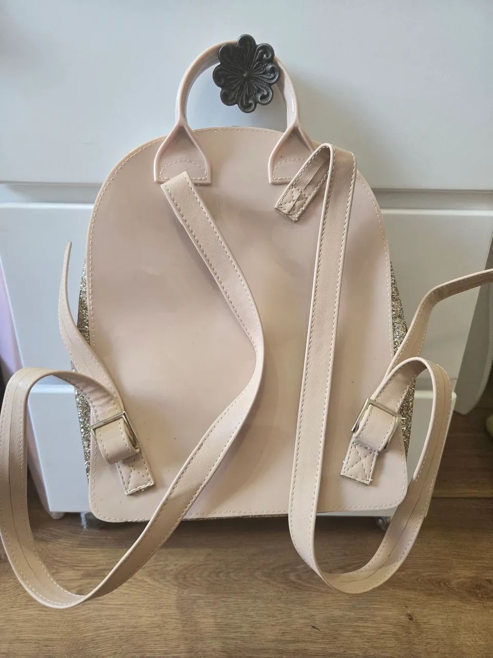 Mochila de costas Petite Jolie dourada - Foto 3