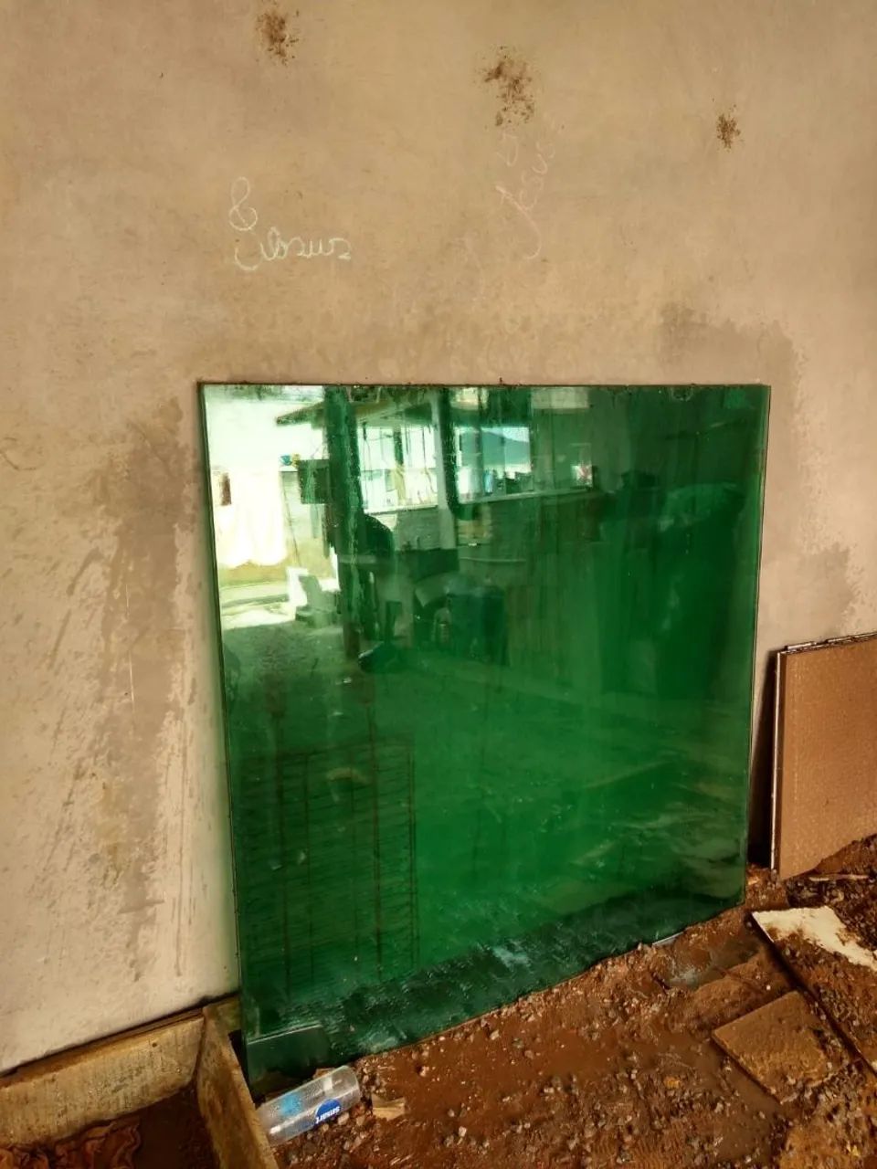 Vidro verde 10mm com têmpera 2 peças de 1,24m X 1,24m cada