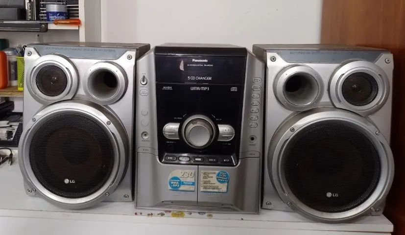 System Panasonic com rádio , toca cd 5 gavetas, saí auxiliar frontal , caixas funcionando