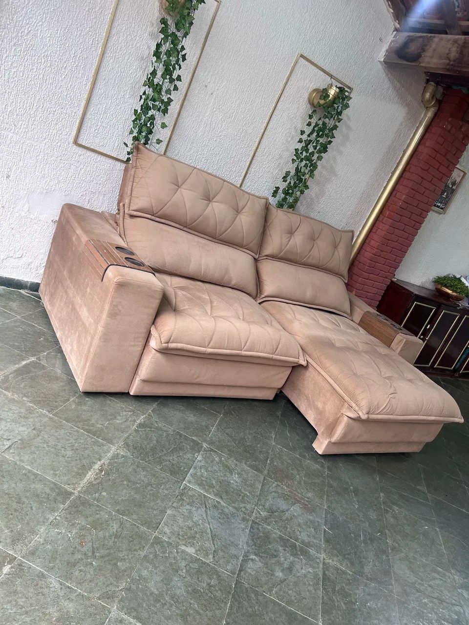 Sofá retrátil e reclinável dourado em ótimo estado. Entrego  - Foto 2