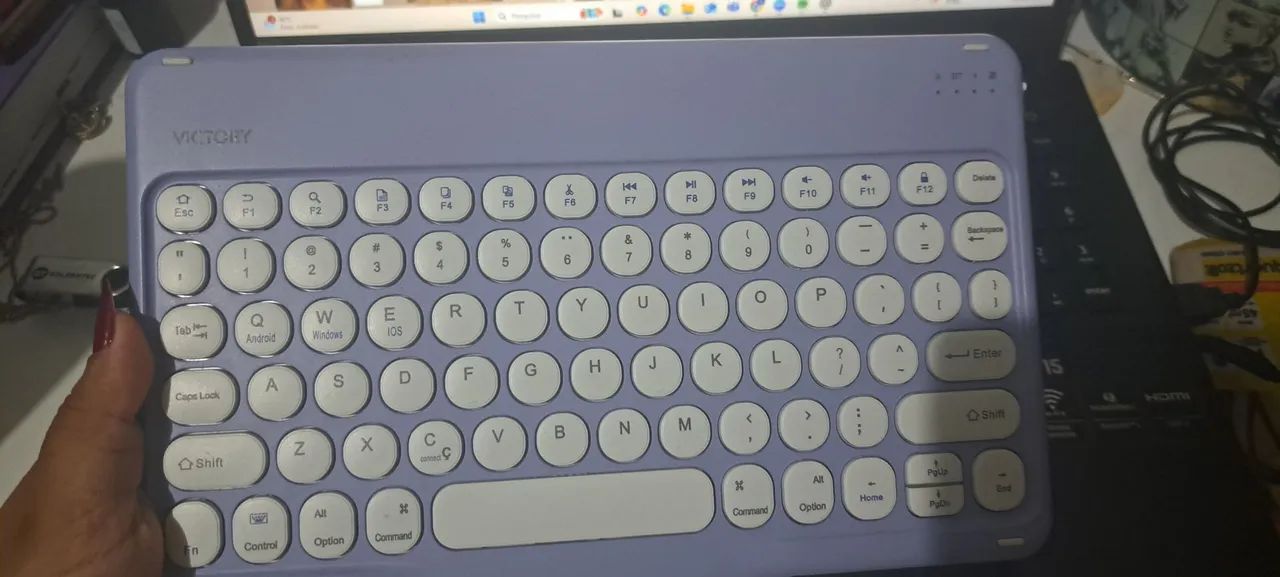 Teclado Bluetooth seminovo