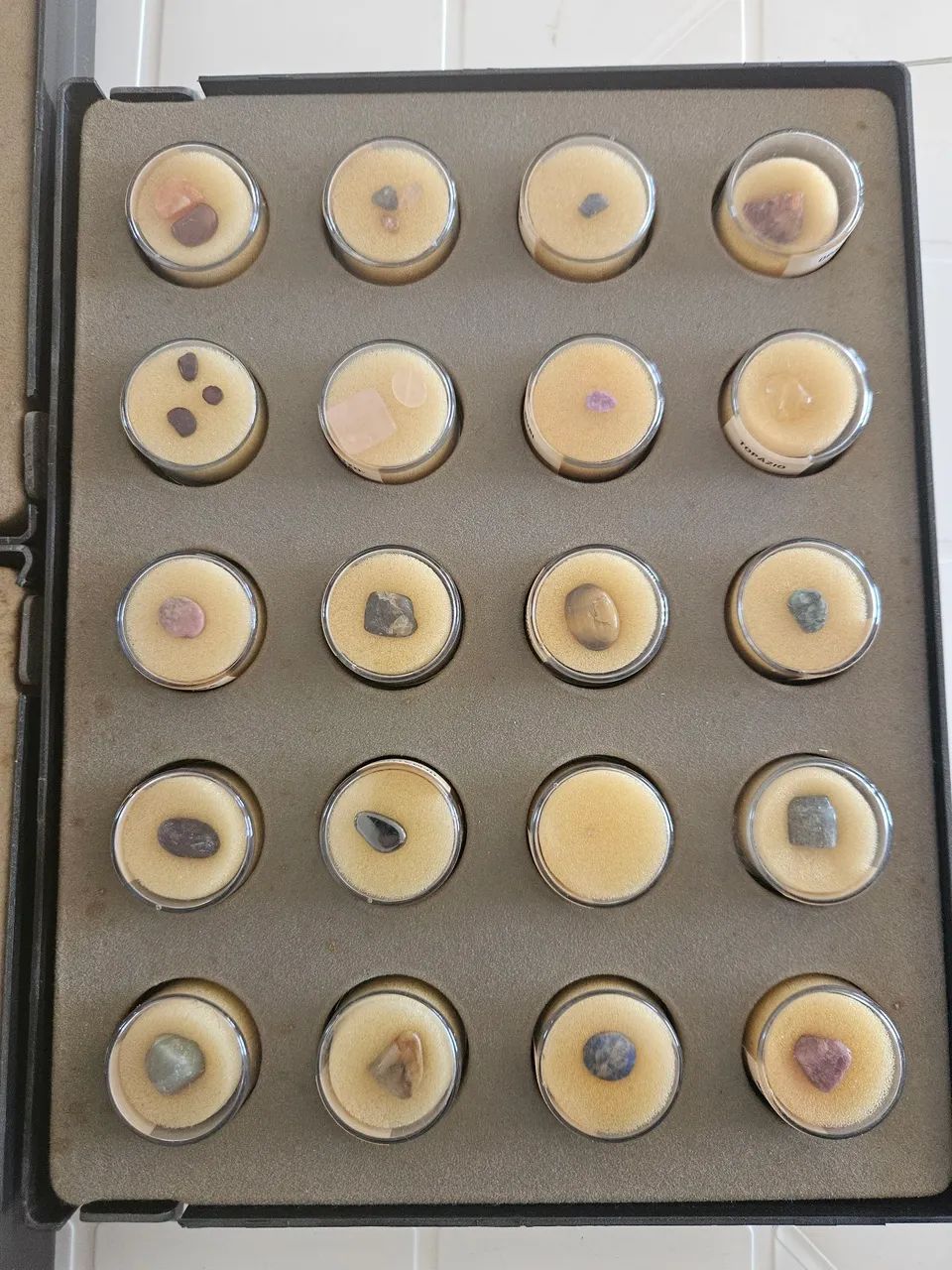 Coleção 60 Gemas Preciosas e Semipreciosas ? 3 Estojos Acrílicos  - Foto 5