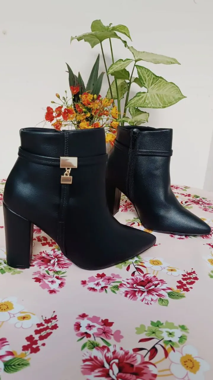 Vende-se bota
