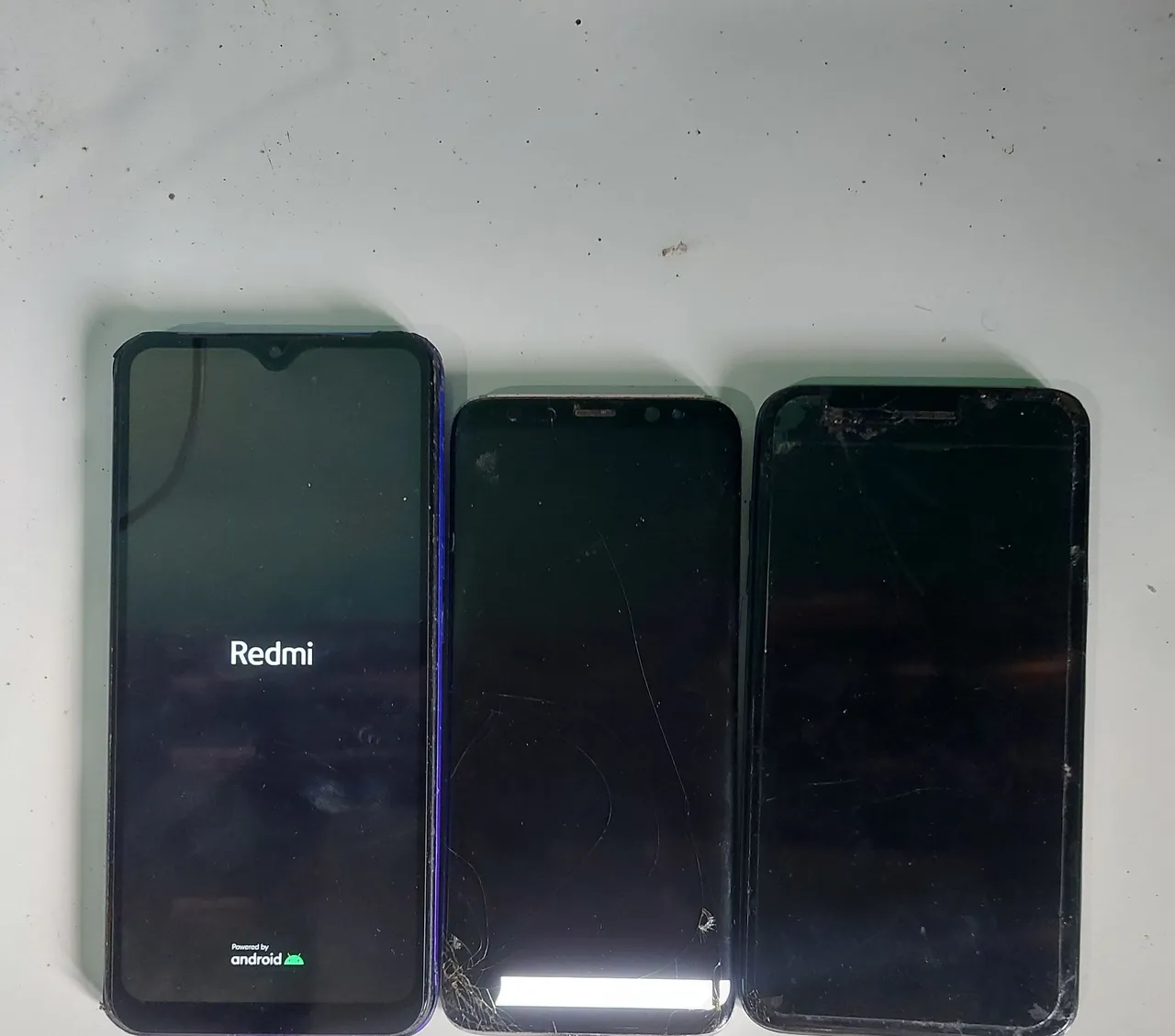 Xiaomi redmi 9 liga acende a tele mais fica assim como tá na foto Samsung S8 lia a baixo