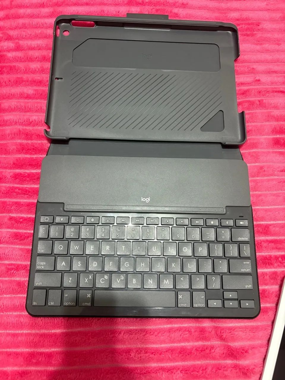 Apple iPad 5ª Geração, 32 GB, com capa teclado - Foto 2