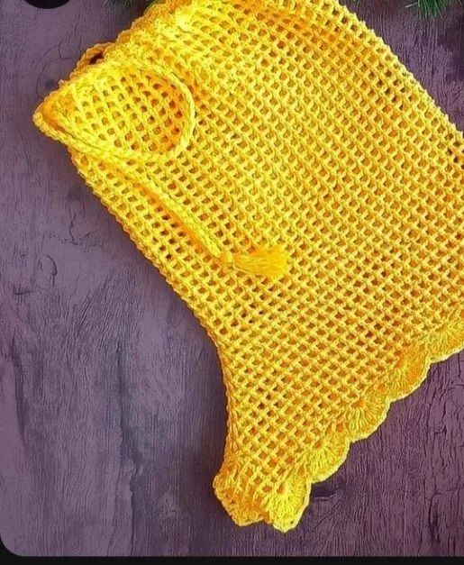 Short de crochê amarelo
