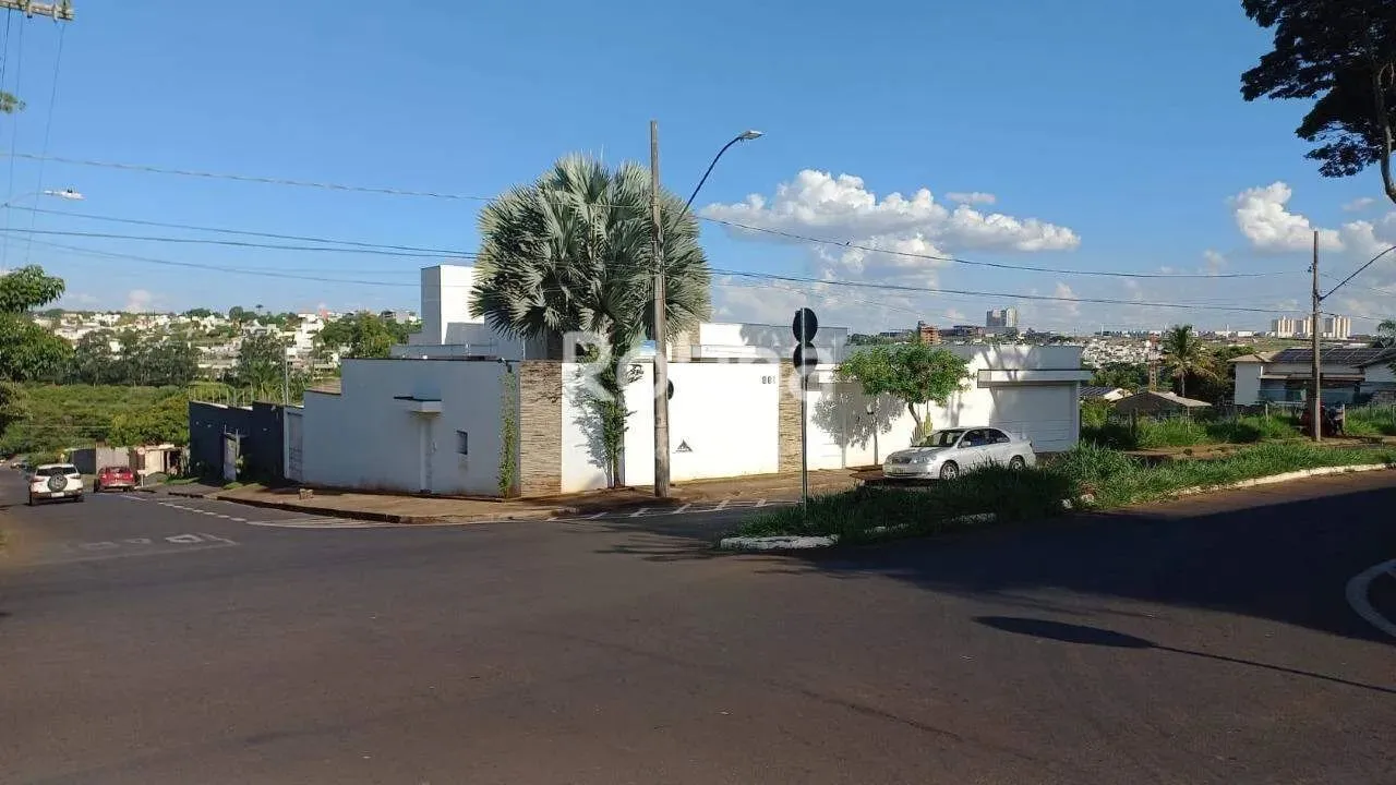 Casa para alugar, 3 quartos, Cidade Jardim - Uberlândia/MG - Rotina Imobiliária