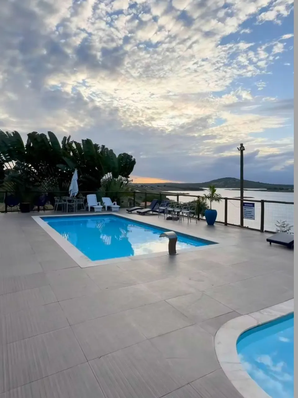 Casa de Temporada com Piscina e Vista para o Lago