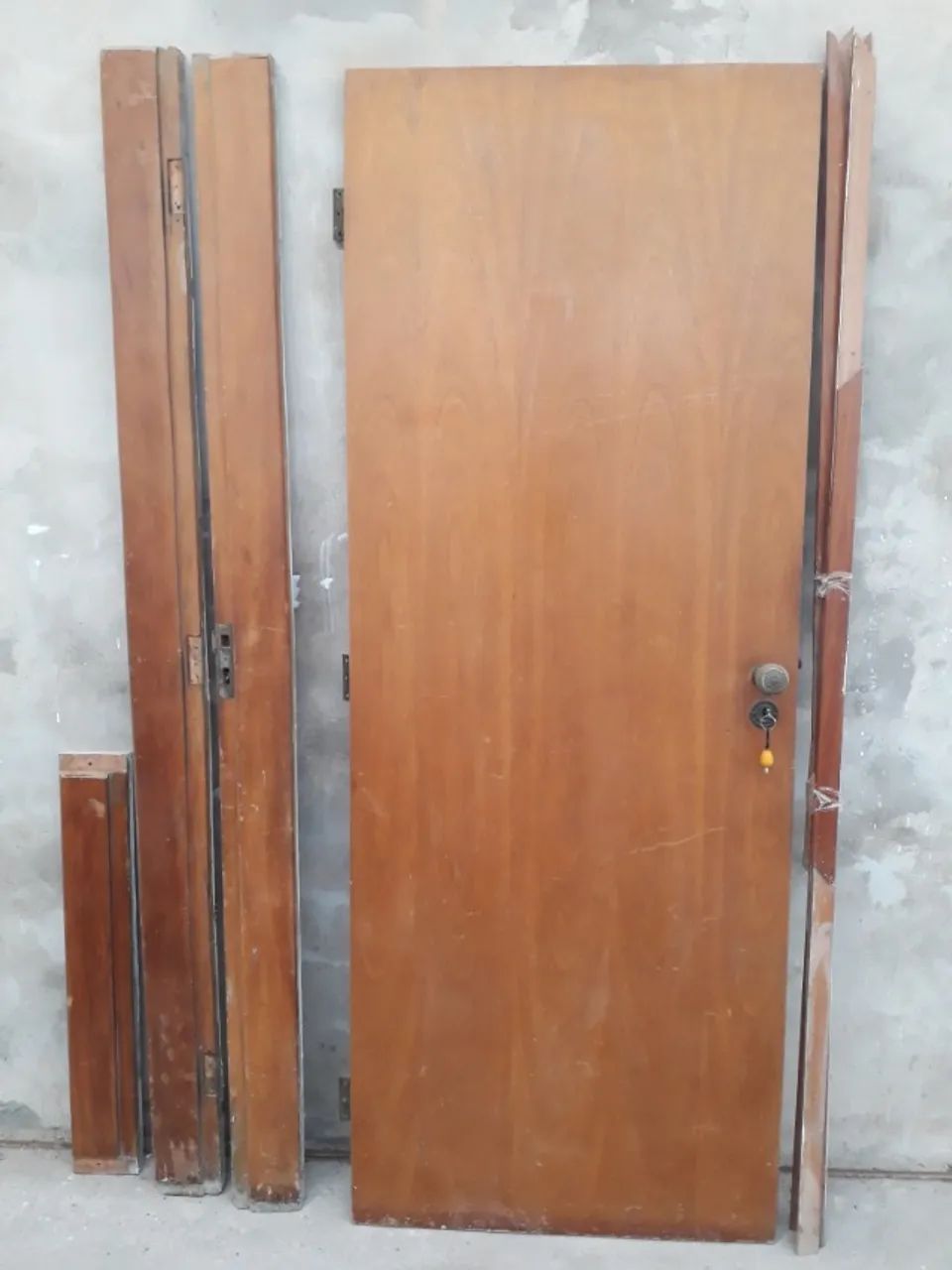 Porta de madeira sarrafeada interna