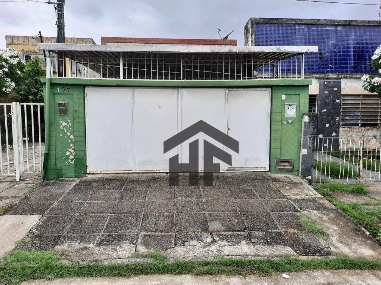 Duas casas à venda no terreno de 280m², localizada na Encruzilhada, Recife - Pernambuco.