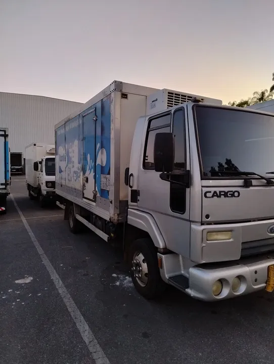 Vendo Caminhão Ford cargo 816 com ou sem serviço