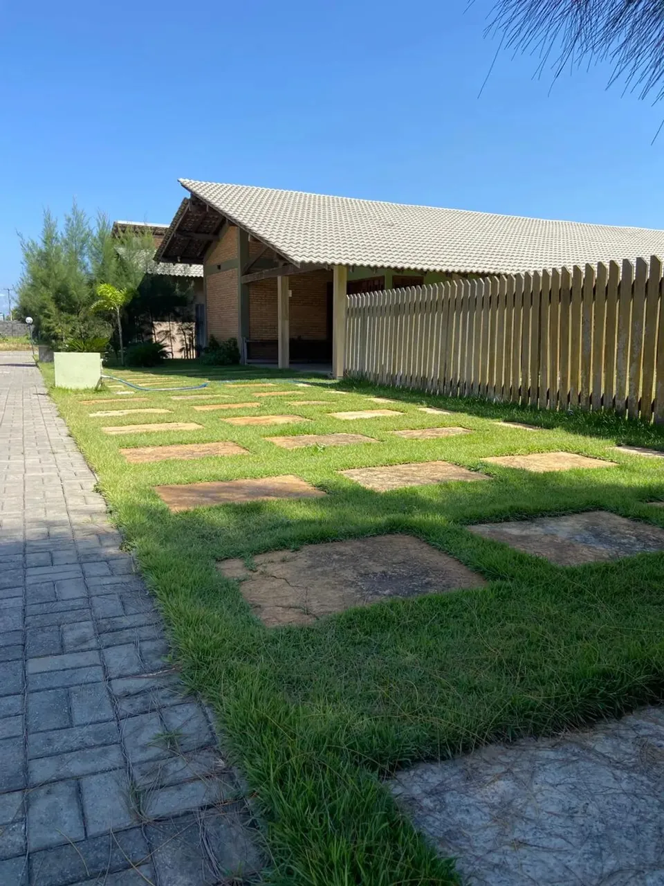 Casa em condomínio fechado em Luís Correia com 4 quartos sendo 3 suítes financia