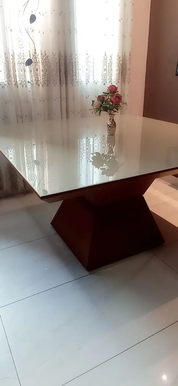 Mesa de Jantar com Tampo de Vidro - Design Moderno