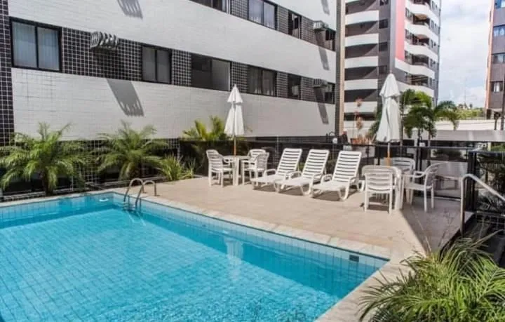 Andar Alto na Jatiúca - 3 Quartos com Vaga, Móveis Fixos e 1 Ano de Condomínio Pago!