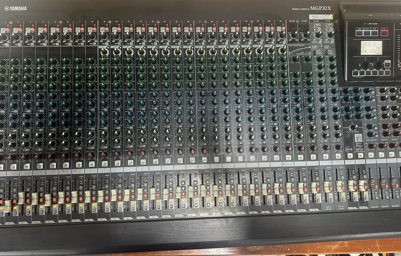 Mesa de som MGP32X