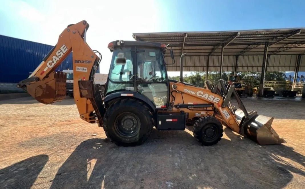 Case 580n 4x4  ano 2022 - Foto 2