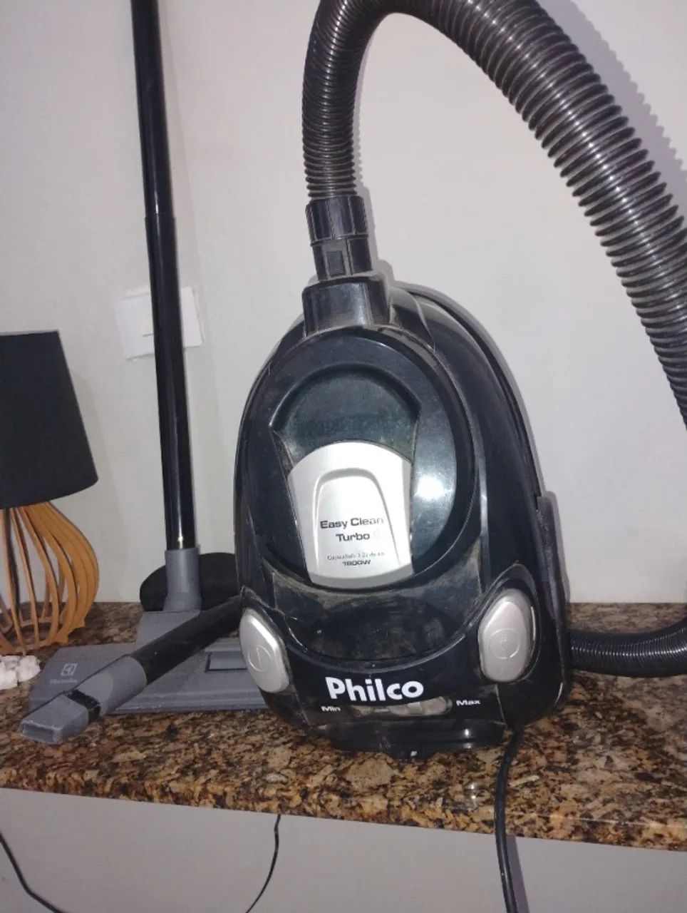 Aspirador de Pó PHILCO 1800W por: R$50,00