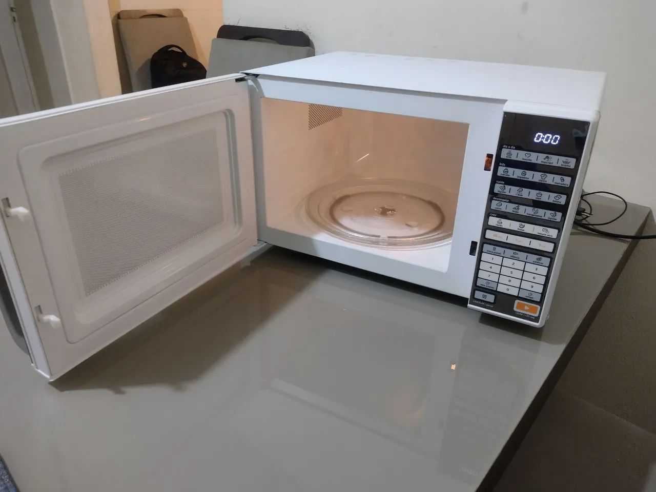 Microondas Midea 30 litros, Espelhado, funcionando perfeitamente  - Foto 4