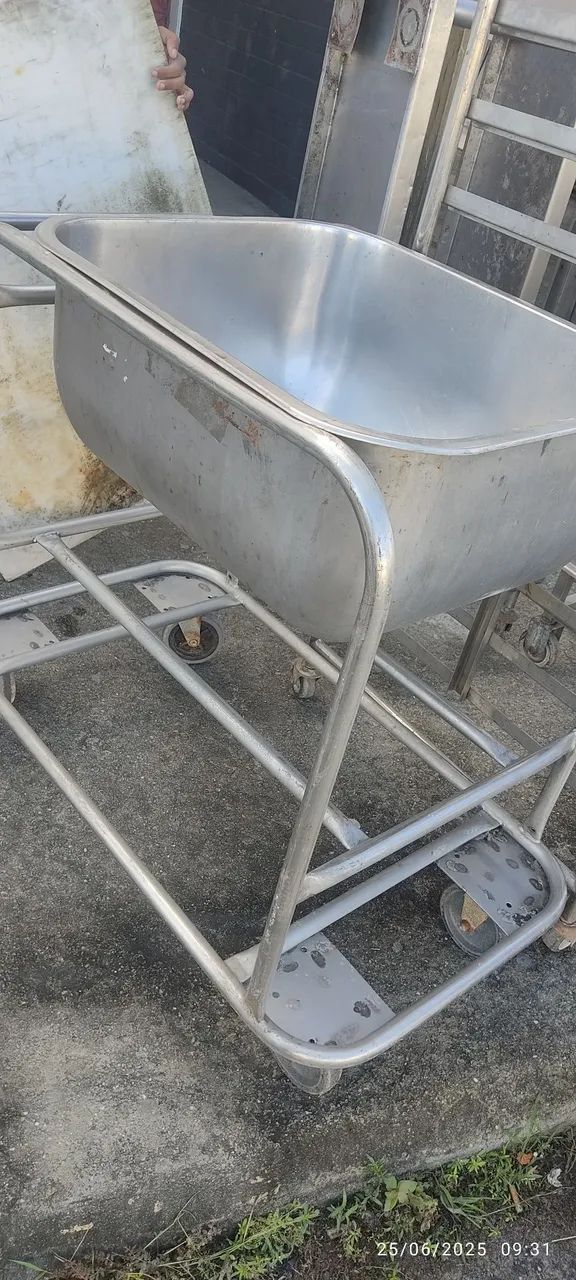 Carrinho INOX com tanque industrial"LEIA"
