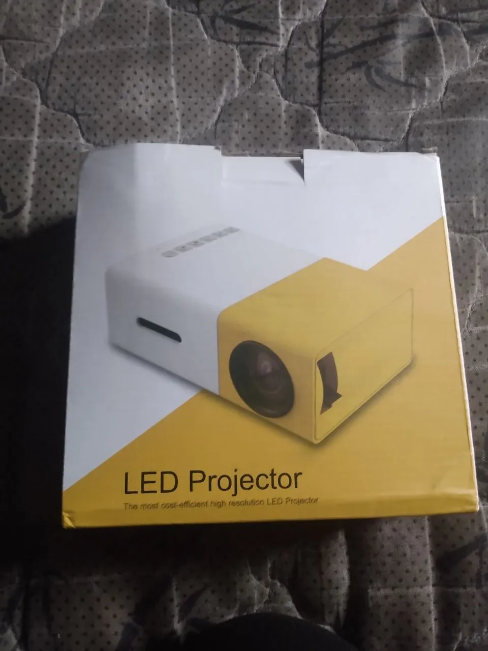 Projetor LED Compacto - Alta Resolução