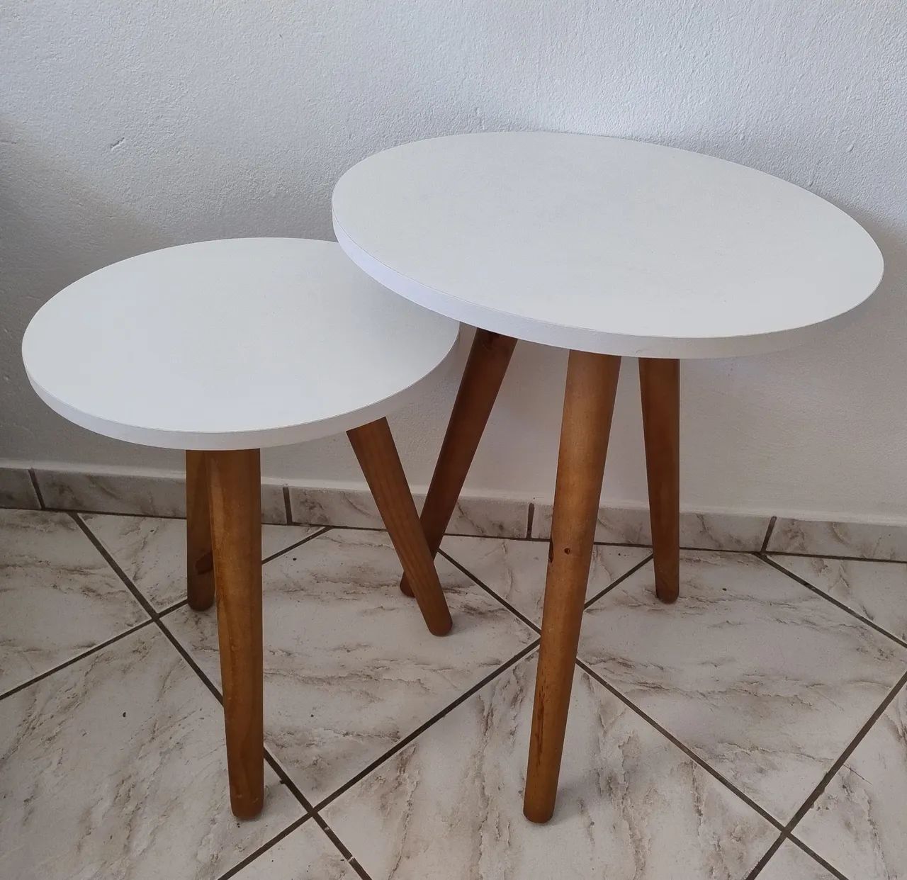 Mesas de canto com pés de madeira - Foto 2