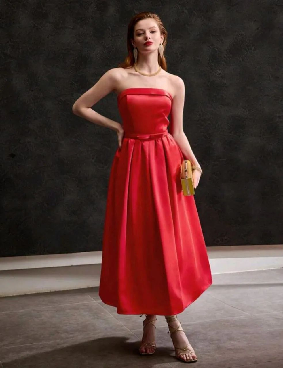 Vestido de Festa Vermelho Midi com Cinto e Bainha Evasê