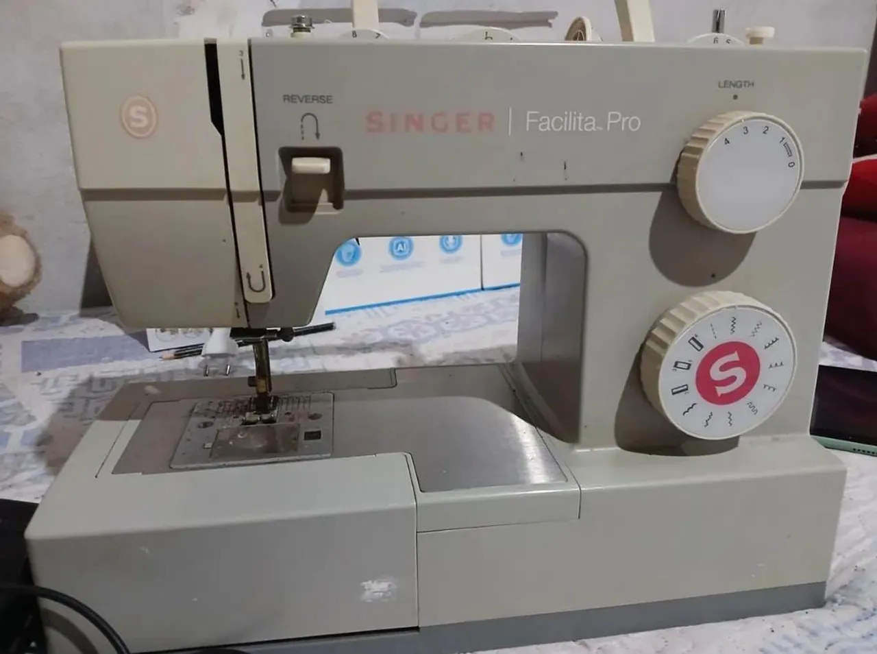 Máquina de Costura Singer Facilita Pro 4411