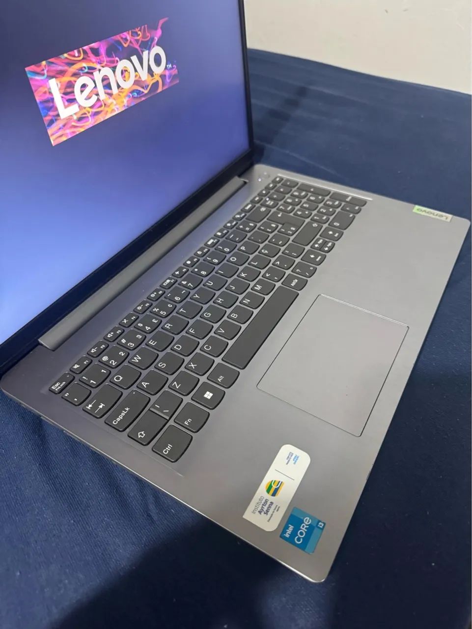Notebook Lenovo com Intel Core i3