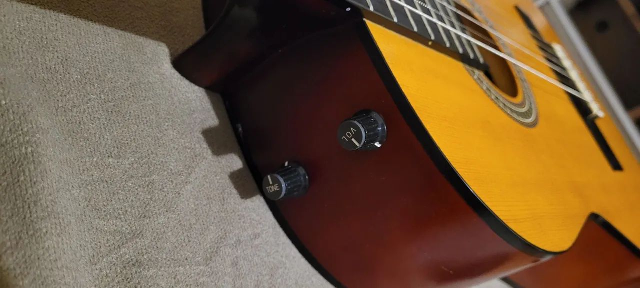 Violão elétrico Aria