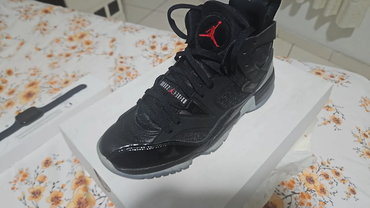 Jordan Jumpman Two Trey Preto usado