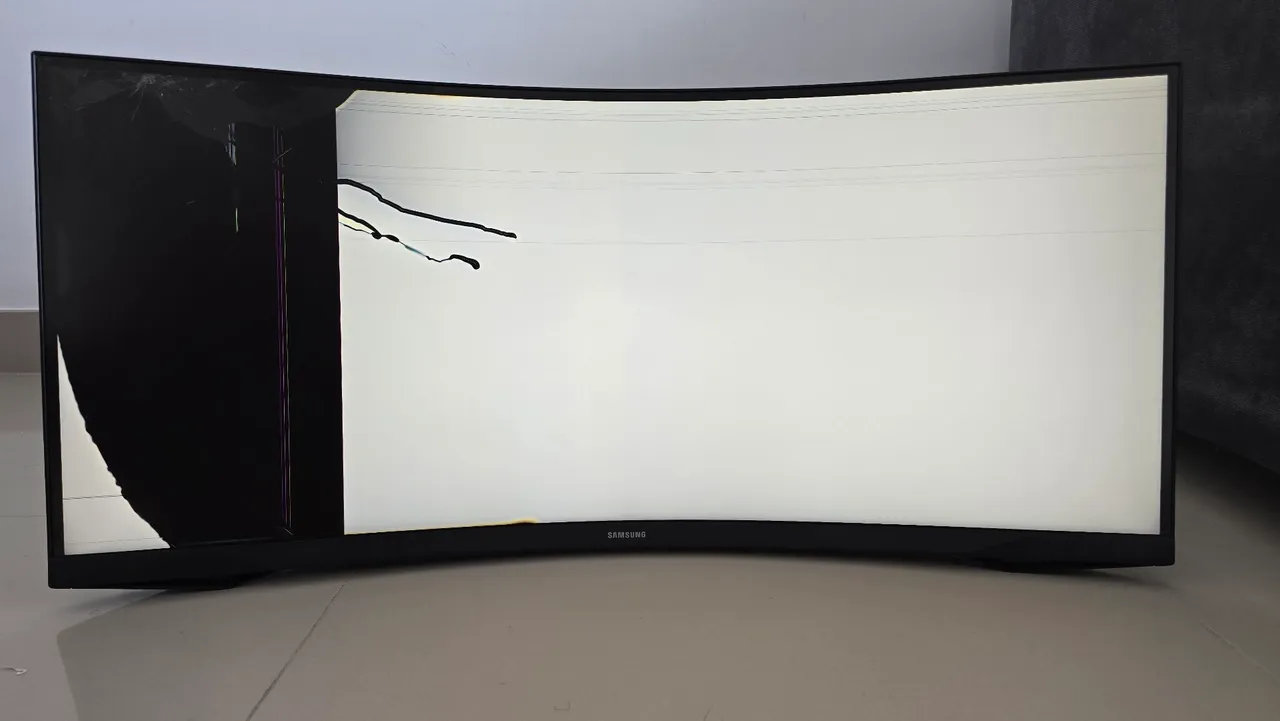 Monitor Curvo Samsung com Defeito