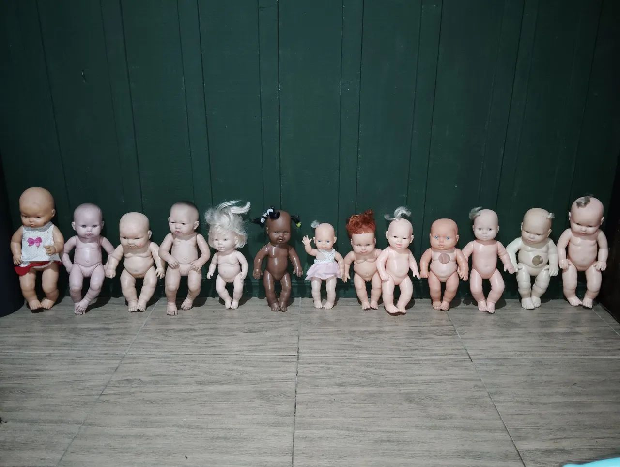 Lote de 24 Bonecas e Bebês de Coleção - Foto 2