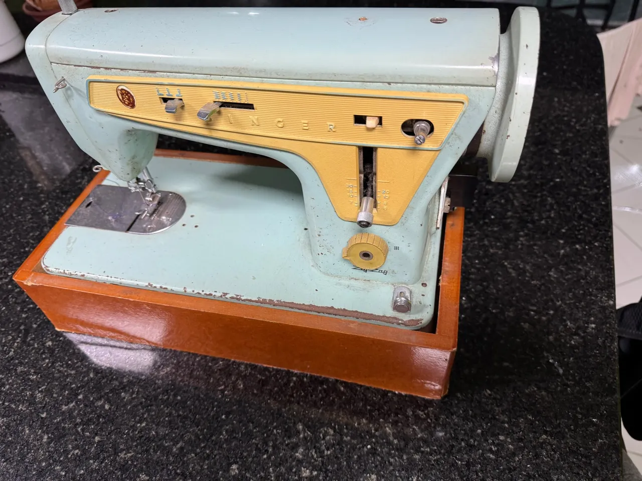 Máquina de Costura Singer